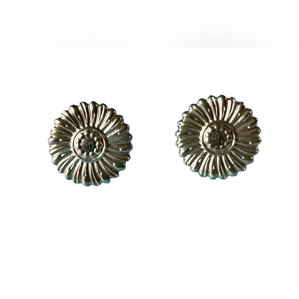 Tiffany &Co Vintage Authentic Rare Daisy clasp earrings.